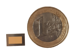 Transducer enabling the implant's battery to be recharged using ultrasound.